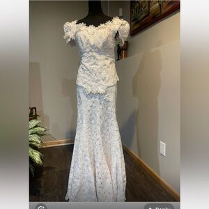 Elegant White Lace Skirt Set

G4 0226